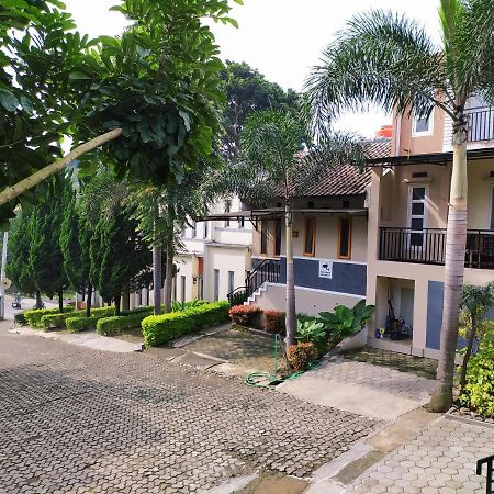 Villa Beverly Lembang Exterior foto