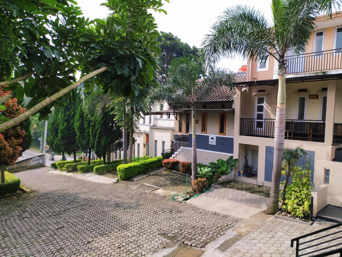 Villa Beverly Lembang Exterior foto