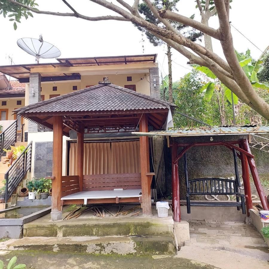 Villa Beverly Lembang Exterior foto